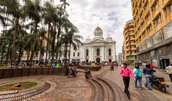 Viajar a Cali desde Lima para ver a la selección de fútbol peruana.