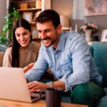 Seguridad y bienestar: recomendaciones para adultos que viajan al exterior