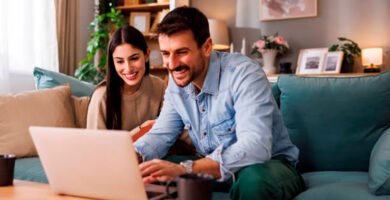 Seguridad y bienestar: recomendaciones para adultos que viajan al exterior