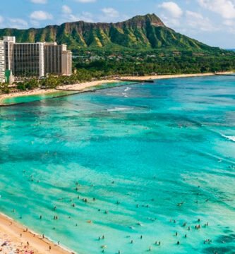 El impresionante Delta Sky Club abre en el Aeropuerto Internacional de Denver, trayendo la belleza de Colorado a su hogar 